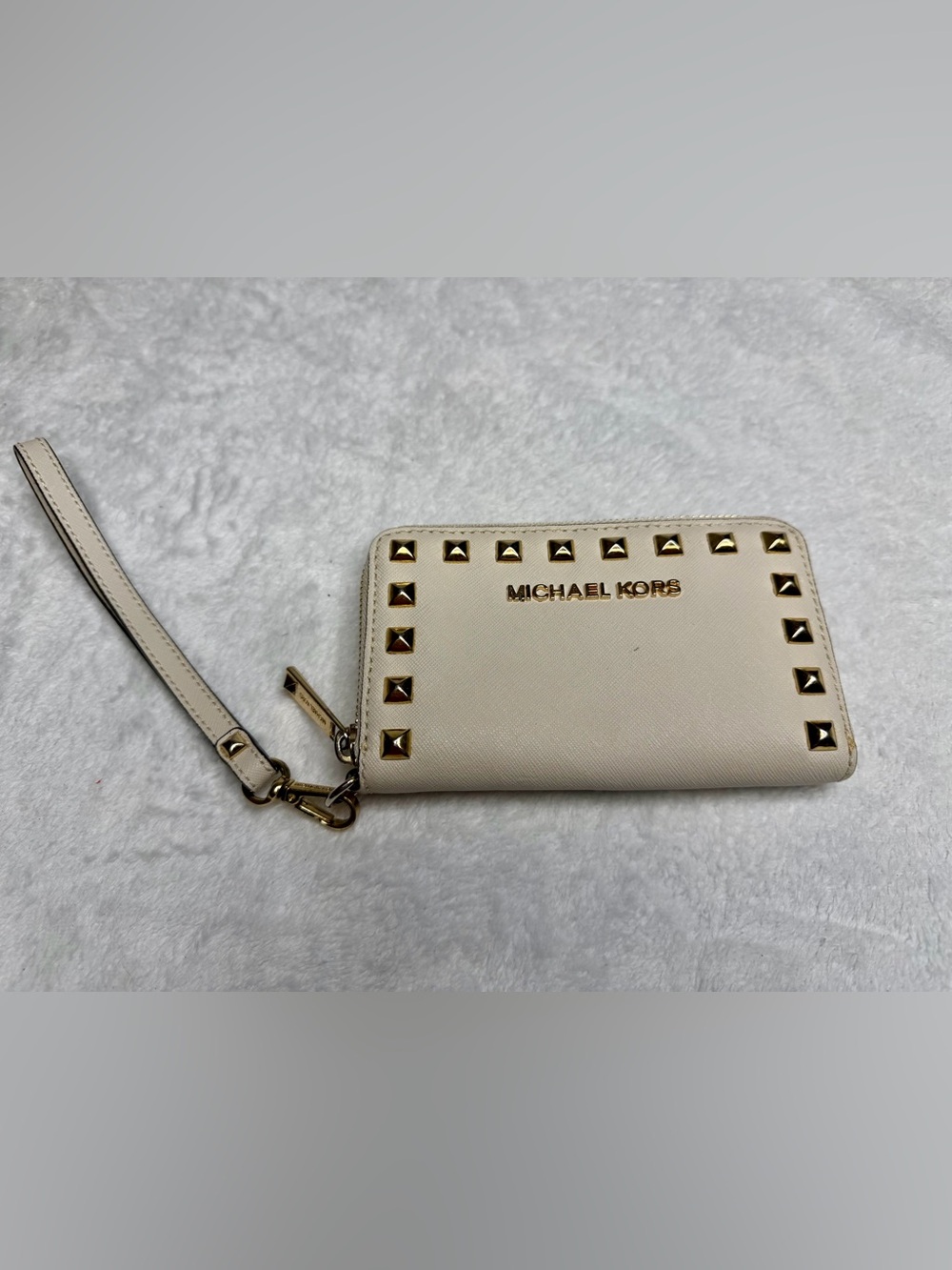 EUC Michael Kors Studded Zip-Around Wristlet Wallet – Cream/Vanilla